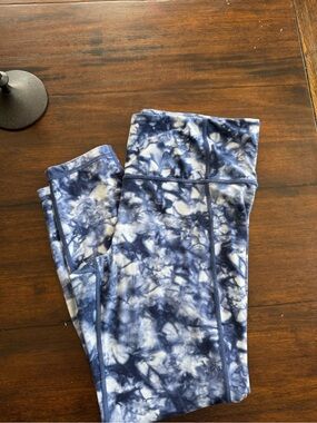 Athleta Women's Blue and White Tie-Dye Leggings